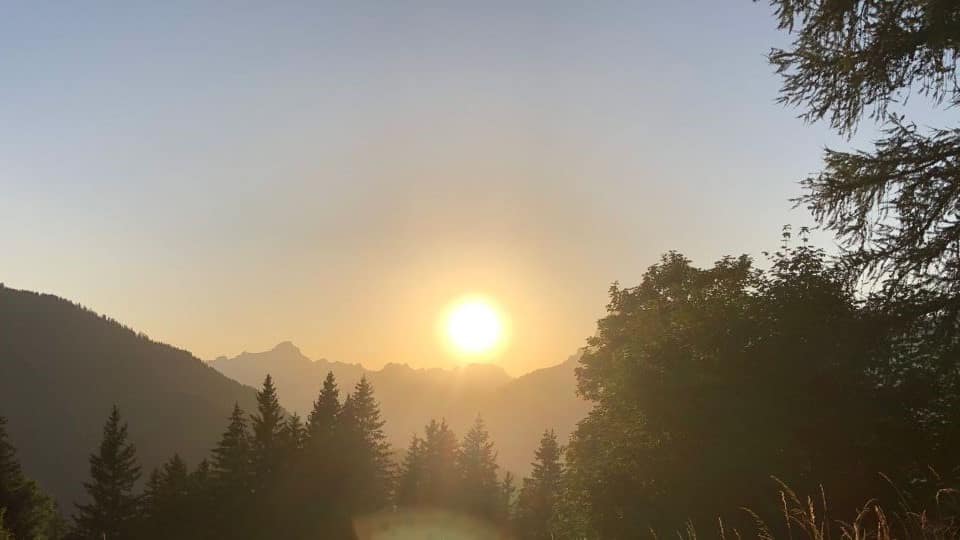 La gloire de Dieu dans les cieux et dans la loi Association Saint